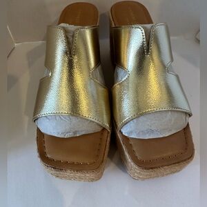 Chinese Laundry Next Door Wedge Sandal in Light Gold Metallic